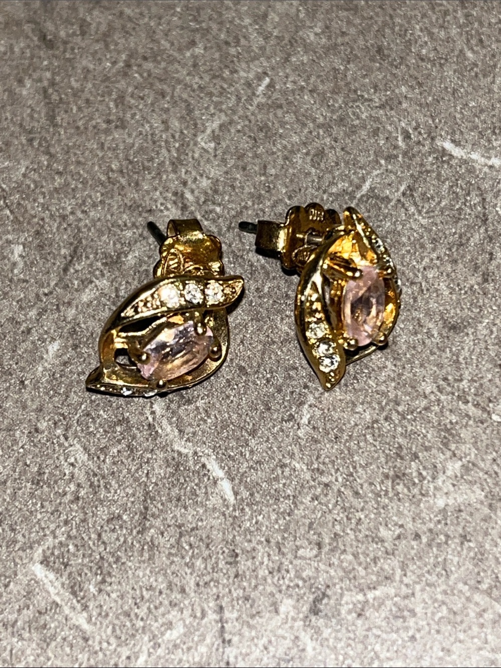 Avon NR Gold-Tone Pink Crystal Leaf Stud Earrings